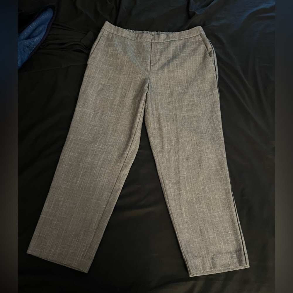 Women’s Old Navy cropped grey tweed look pant with black seam in size 14